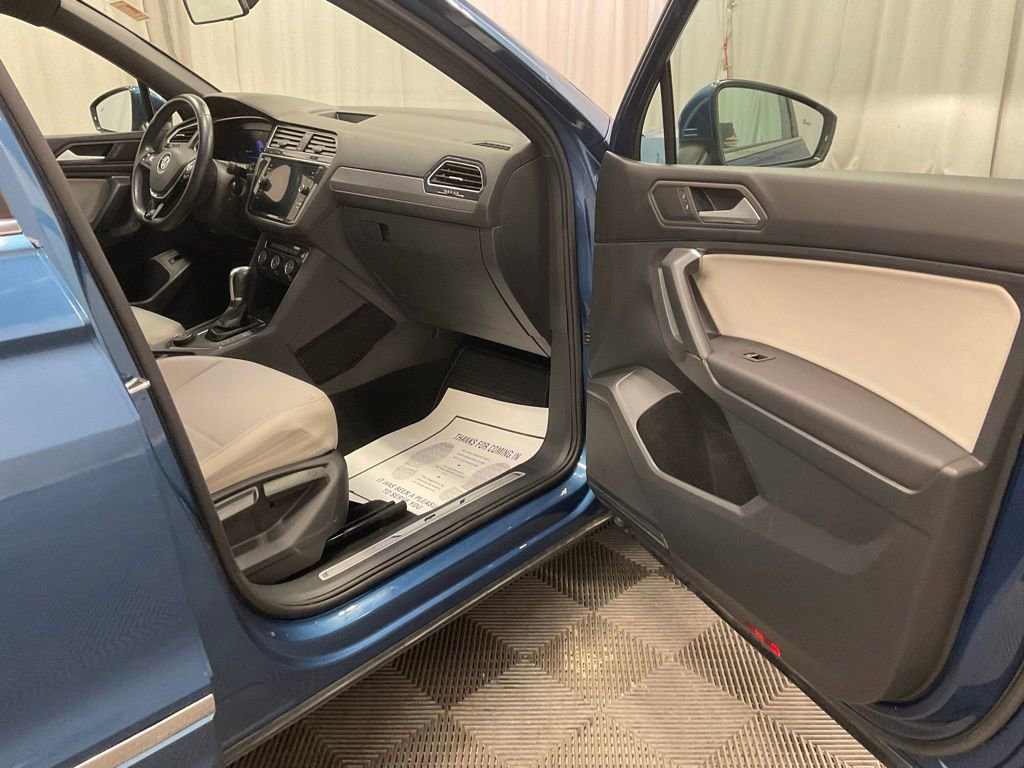 Used 2019 Volkswagen Tiguan SEL R-Line image 31