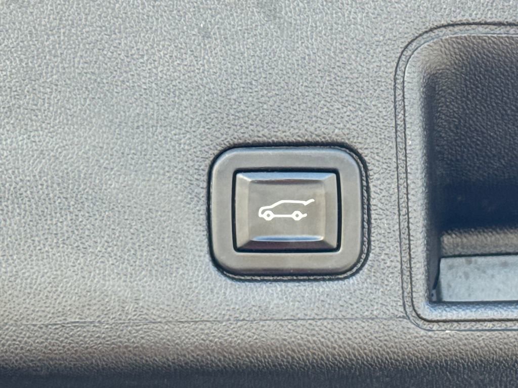 Used 2022 GMC Terrain Denali w/ Denali Premium Package image 19