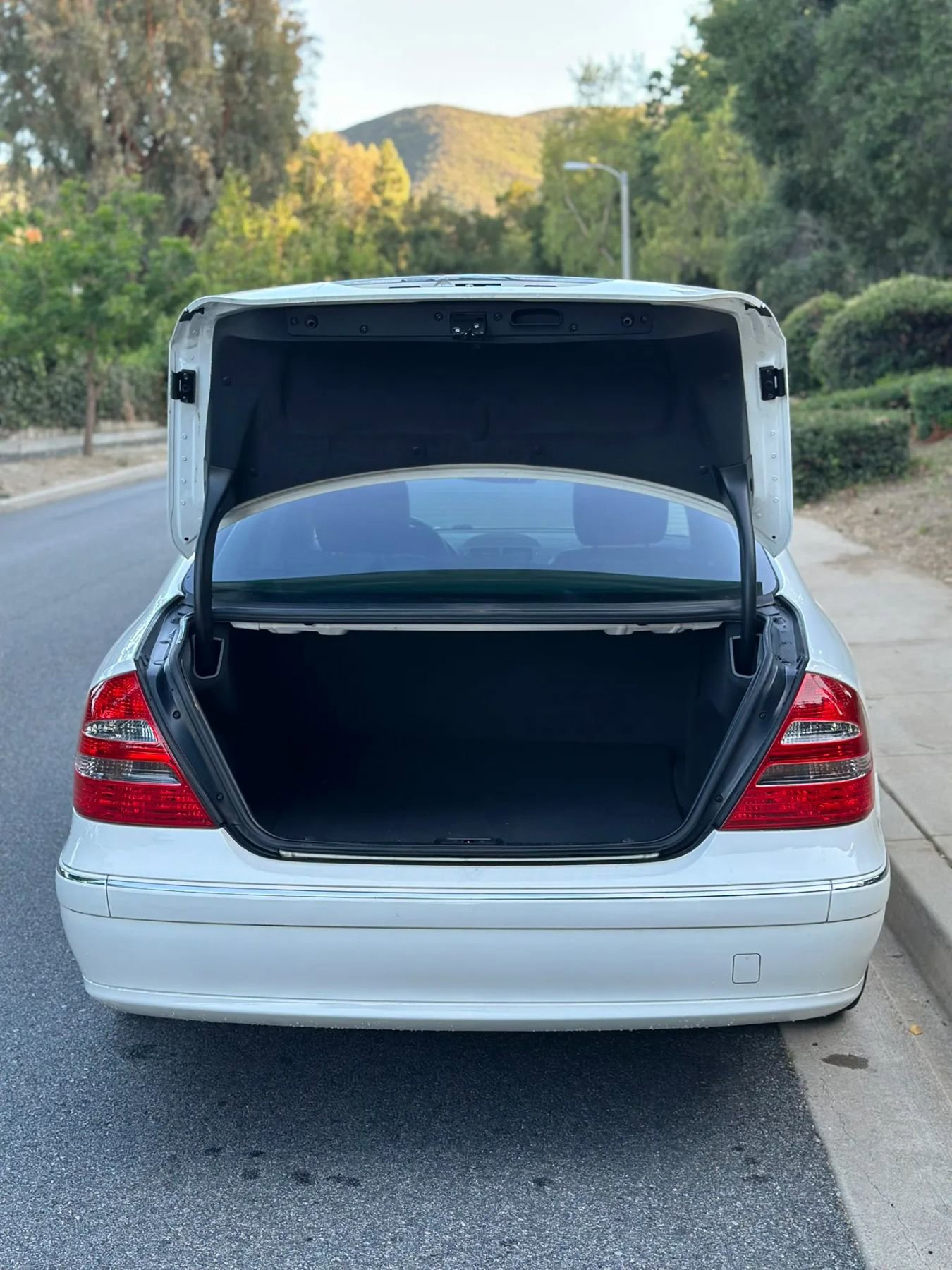 Used 2005 Mercedes-Benz E 320 Sedan image 5