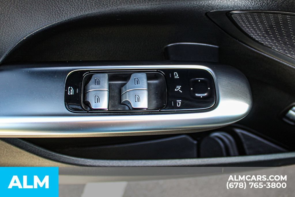 Used 2025 Mercedes-Benz C 300 Sedan image 35