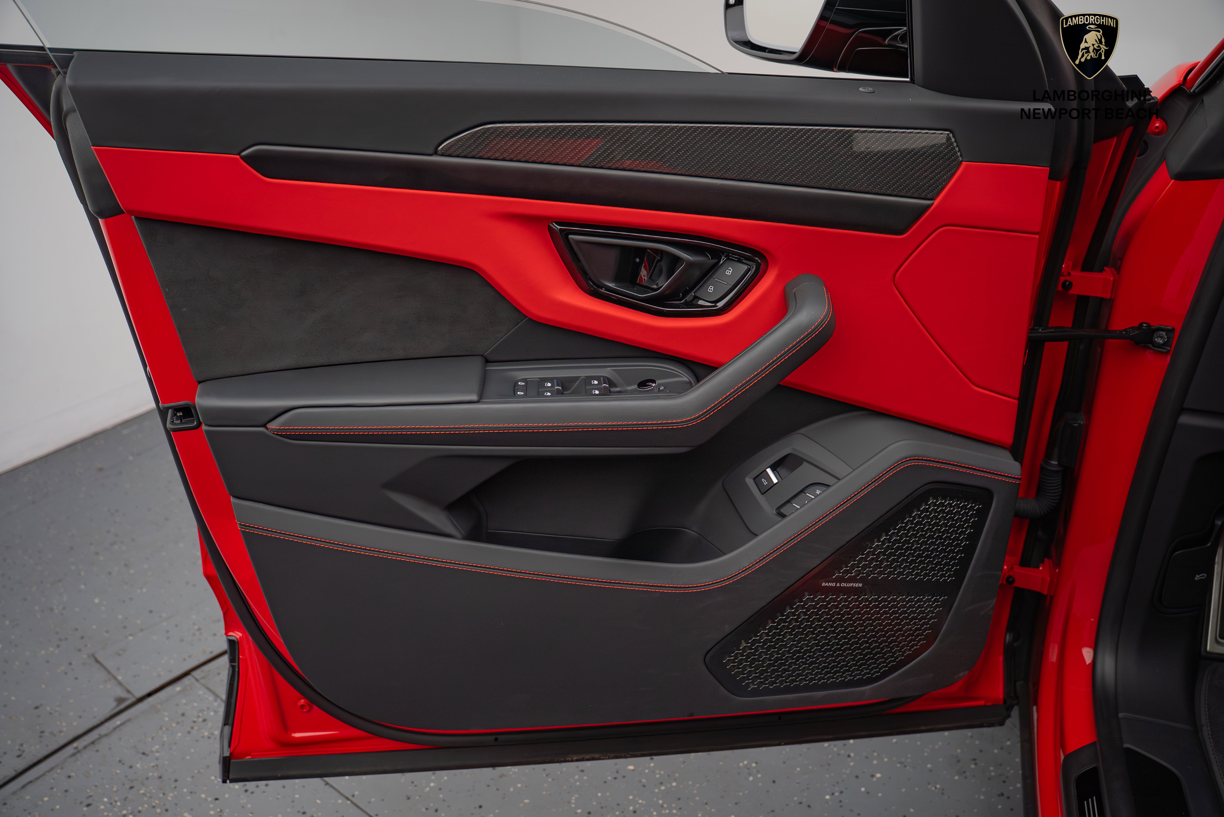 Used 2024 Lamborghini Urus S image 38