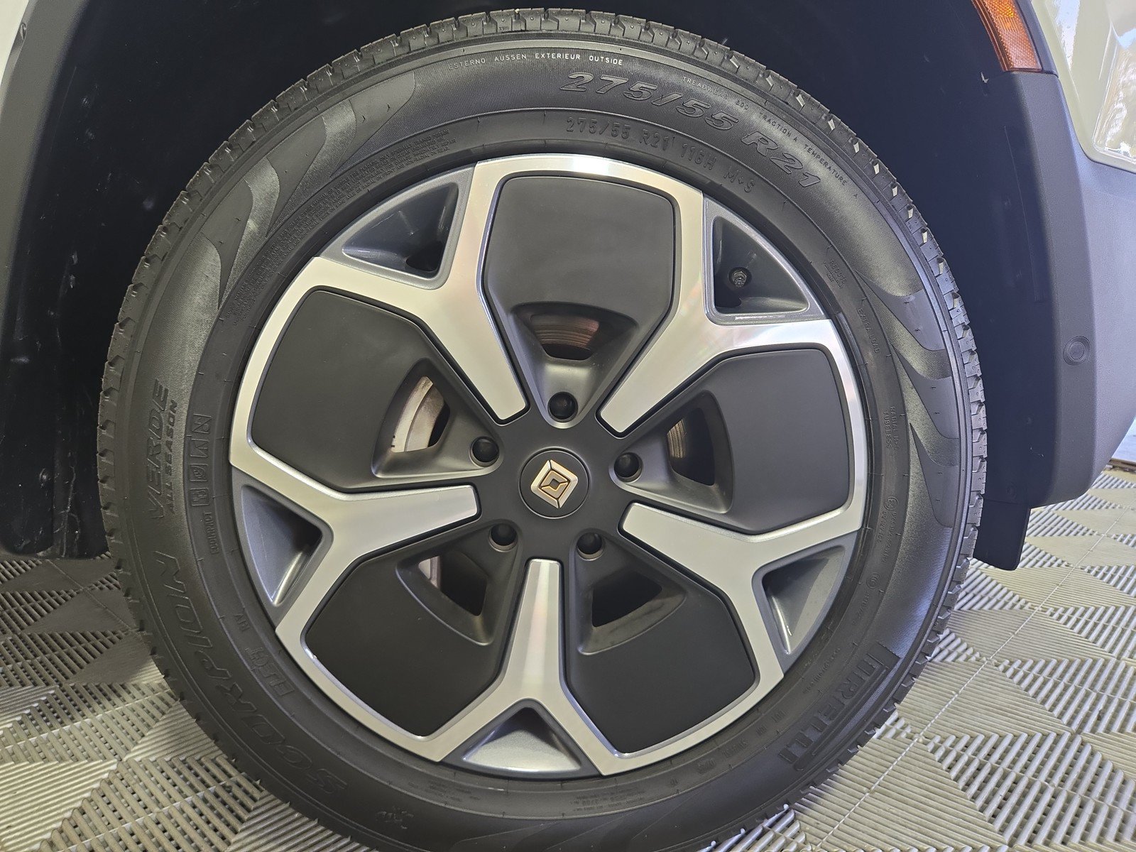 Used 2024 Rivian R1T Adventure AWD/4WD image 11