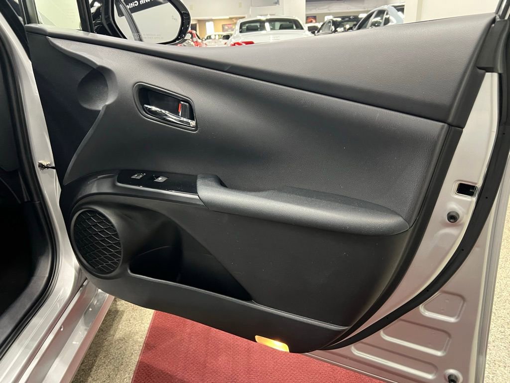 Used 2017 Toyota Prius Four w/ Advanced Technology Package image 40