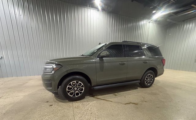 Used 2024 Ford Expedition XLT image 2