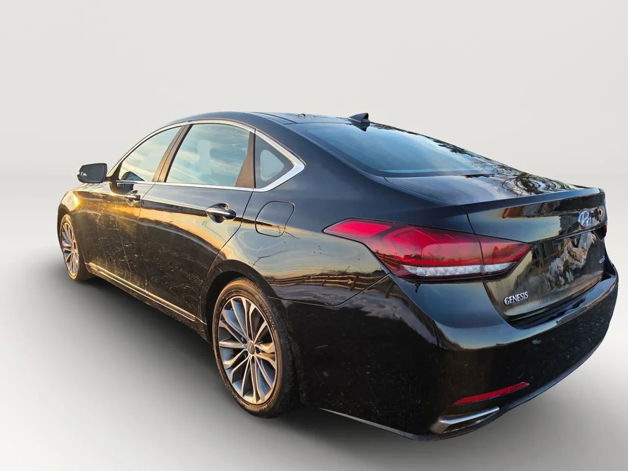 Used 2015 Hyundai Genesis 3.8 w/ Option Group 03 image 4