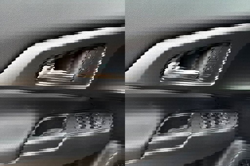 New 2026 Chevrolet Equinox EV LT w/ LPO, Blackout Package image 11