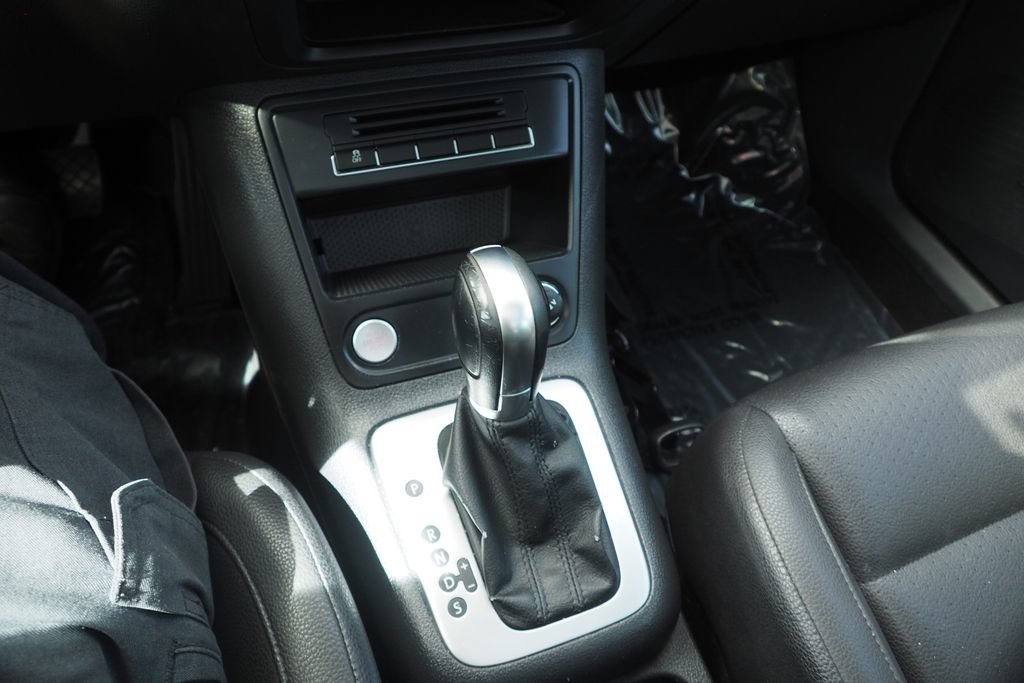 Used 2015 Volkswagen Tiguan S FWD image 22