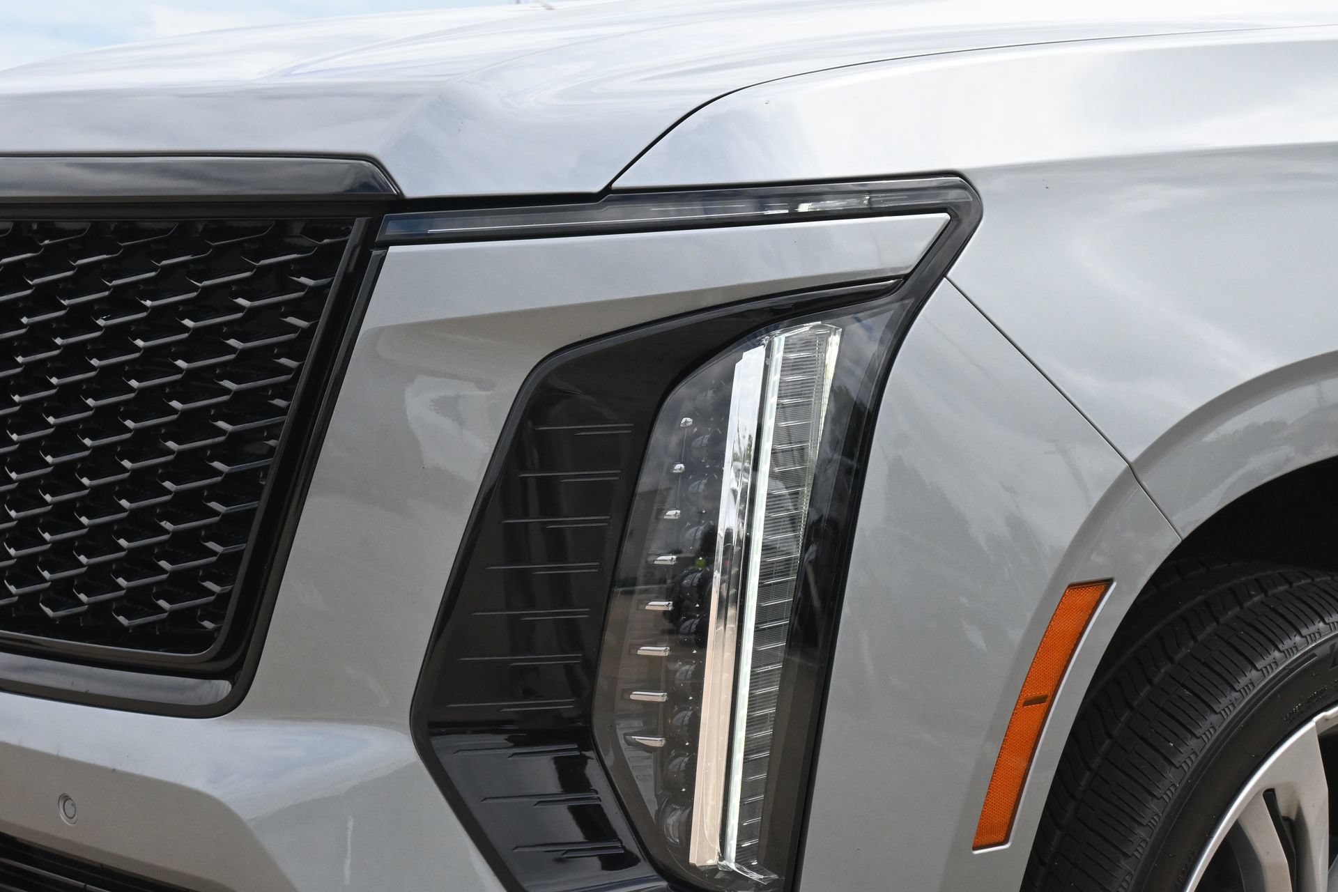 Certified 2025 Cadillac Escalade Sport Platinum w/ LPO, Floor Liner Package AWD/4WD image 28