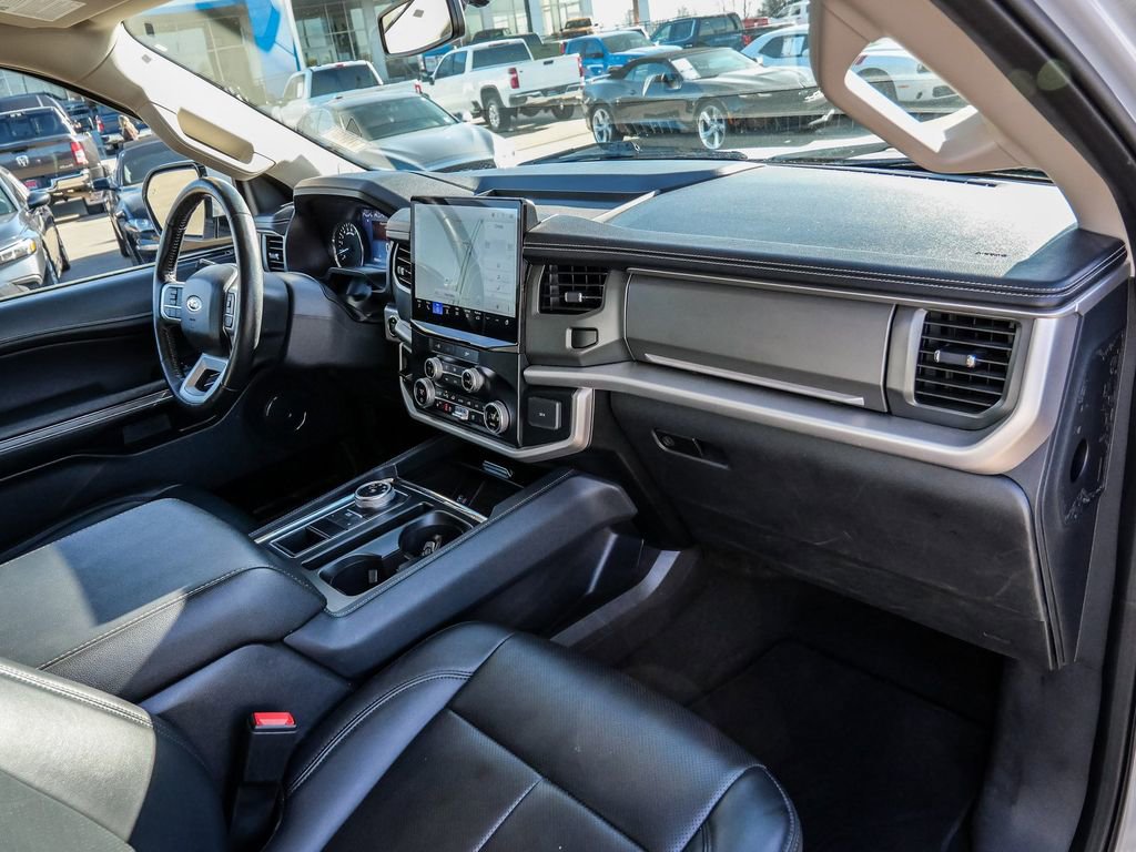 Used 2024 Ford Expedition XLT image 15