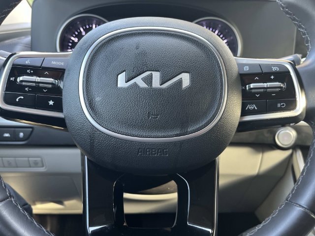 Used 2024 Kia Carnival LX FWD image 14