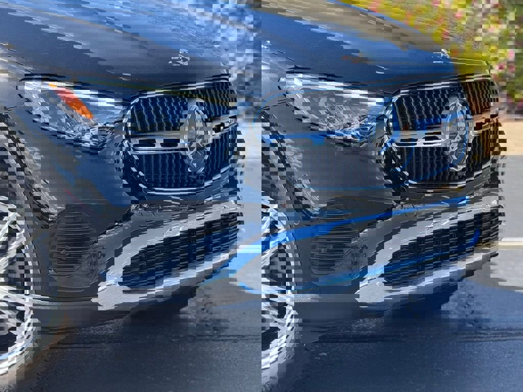 Used 2025 Mercedes-Benz GLC 300 4MATIC image 7