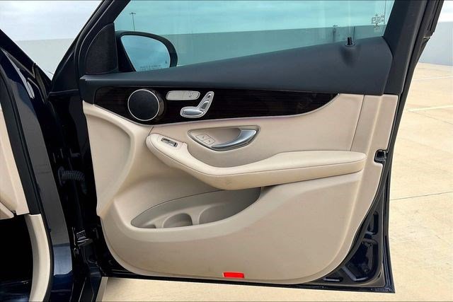 Used 2022 Mercedes-Benz GLC 300 4MATIC image 29