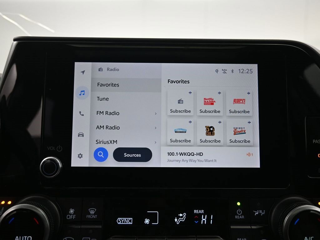 Used 2023 Toyota Highlander XLE image 14