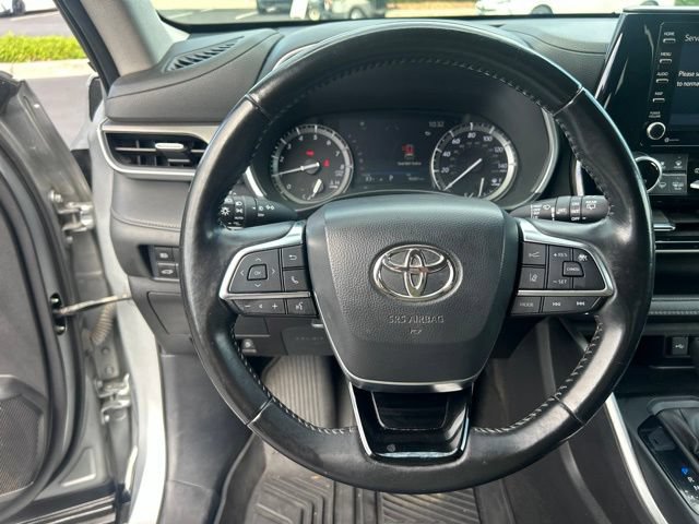 Used 2021 Toyota Highlander XLE AWD/4WD image 21