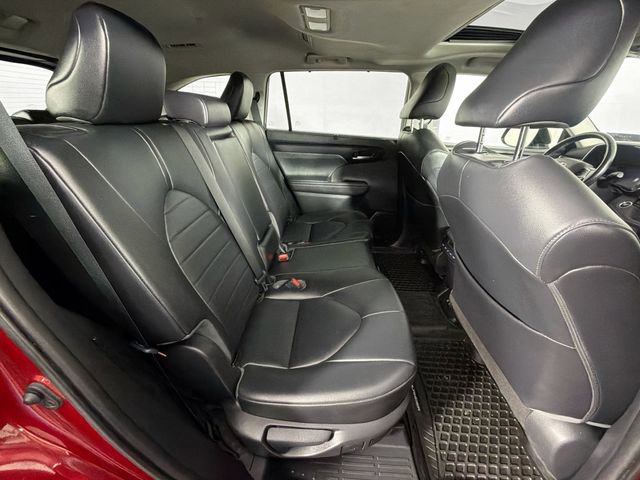 Used 2020 Toyota Highlander XLE AWD/4WD image 28