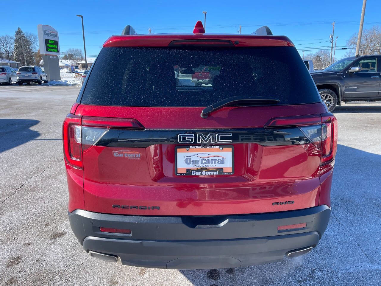 Used 2021 GMC Acadia SLE w/ Driver Convenience Package image 4