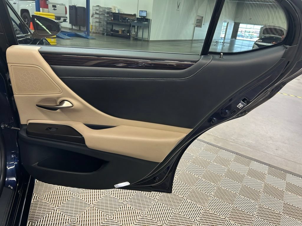 Used 2019 Lexus ES 350 w/ Premium Package FWD image 11