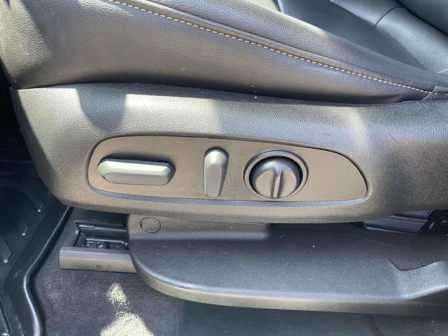 Used 2022 Chevrolet Traverse LT image 24