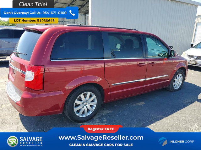 Used 2015 Chrysler Town & Country Touring FWD image 4