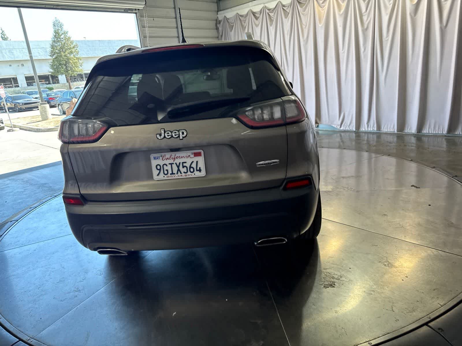 Used 2019 Jeep Cherokee Latitude Plus w/ Comfort/Convenience Group FWD image 6