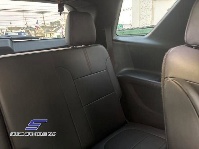 Used 2022 Chevrolet Traverse RS image 22