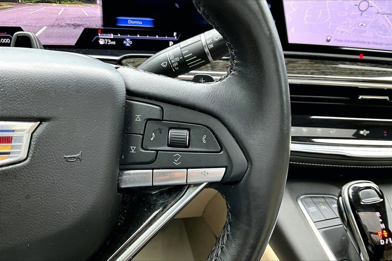 Used 2024 Cadillac Escalade Premium Luxury AWD/4WD image 31