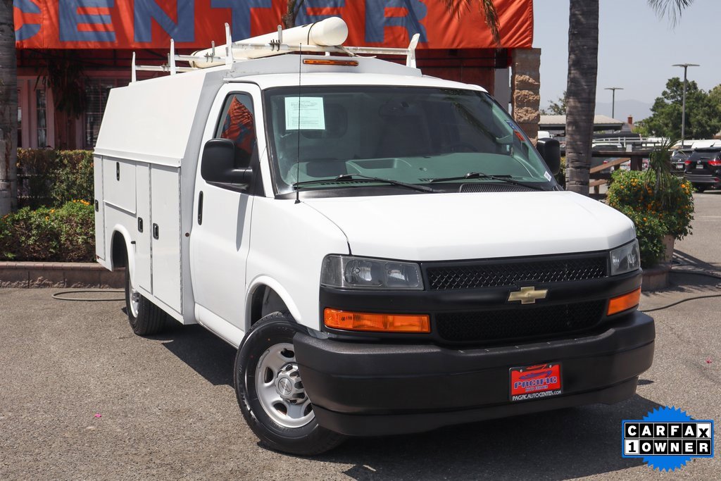 Used 2018 Chevrolet Express 3500 Work Van image 2