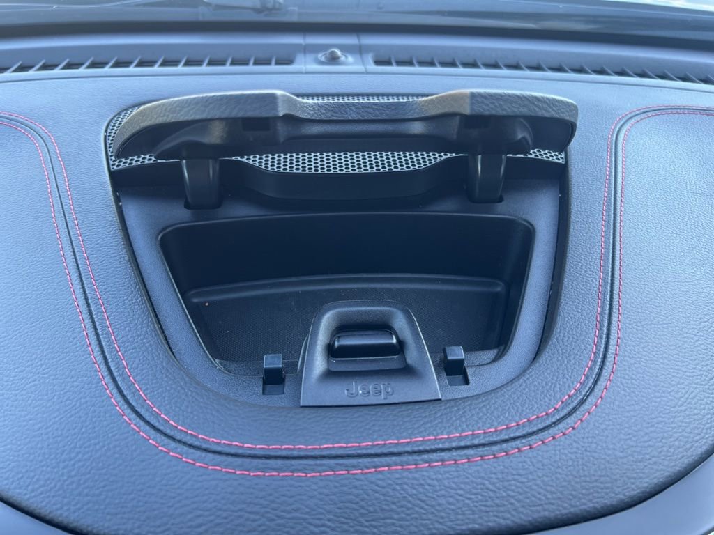 Used 2019 Jeep Cherokee Trailhawk image 19