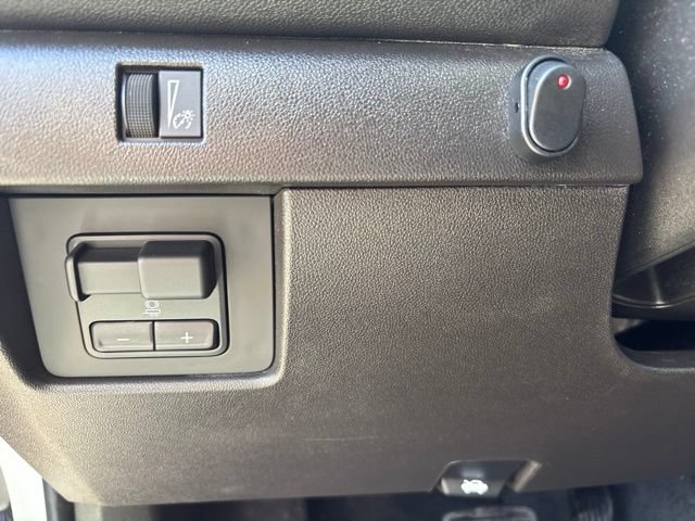 Used 2023 Chevrolet Colorado LT w/ LT Convenience Package II AWD/4WD image 16