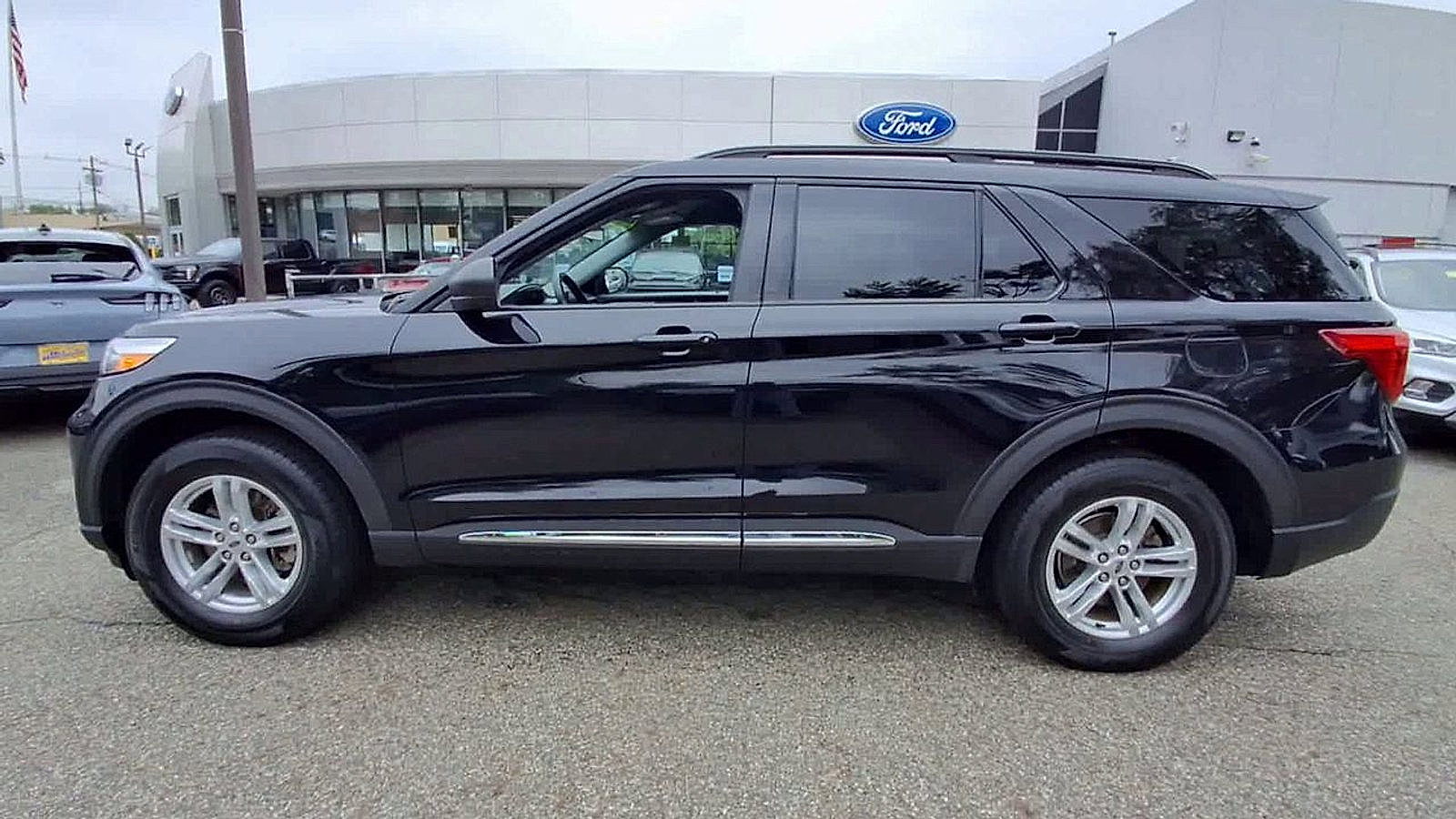 Certified 2022 Ford Explorer XLT image 5
