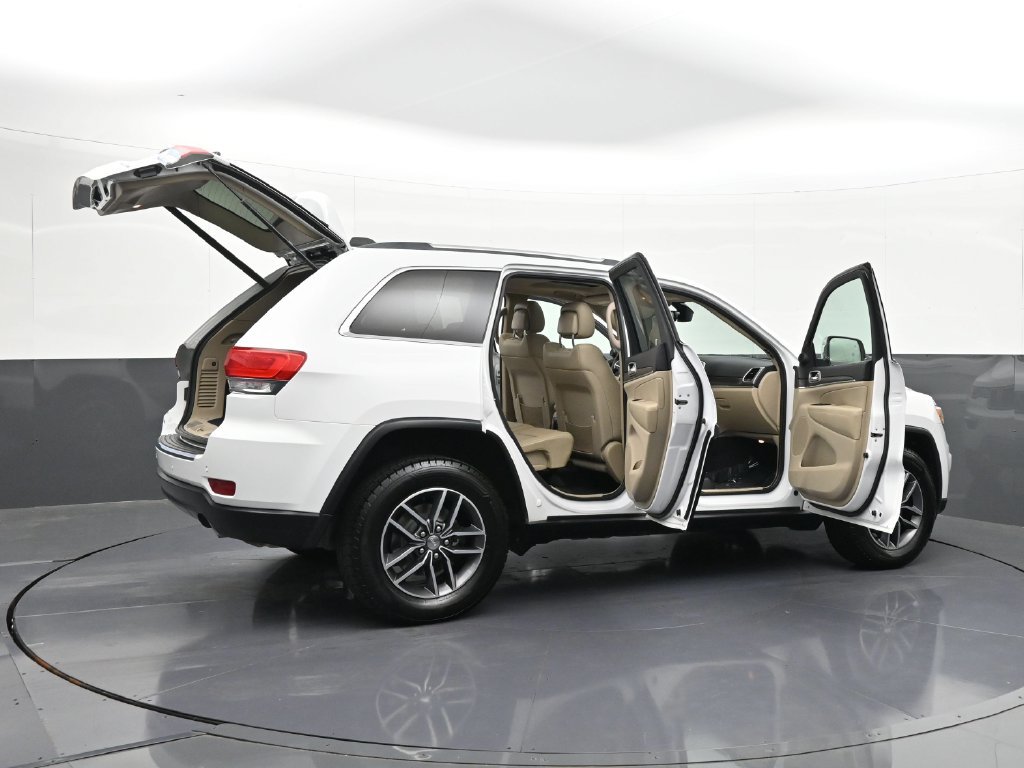 Used 2018 Jeep Grand Cherokee Limited AWD/4WD image 39