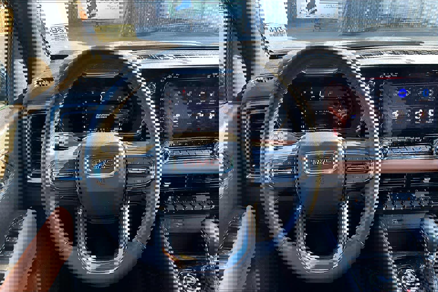 Used 2023 GMC Canyon AT4 w/ Technology Package image 8