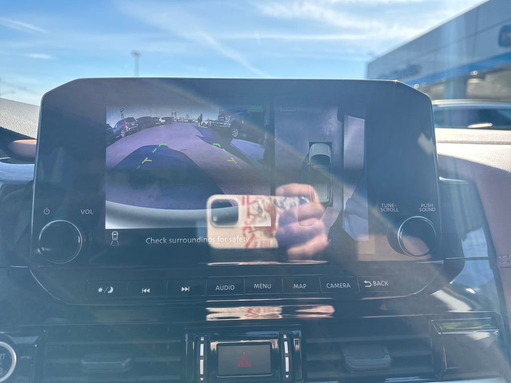 Used 2024 Nissan Pathfinder Platinum w/ Black Appearance Package image 25