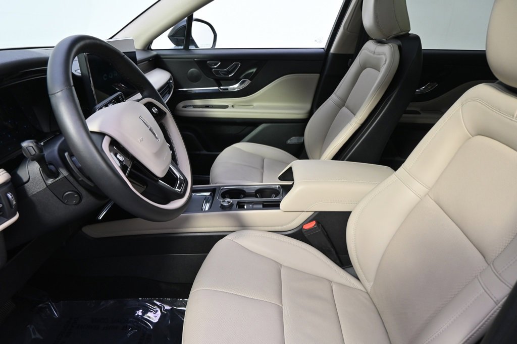 New 2025 Lincoln Corsair Reserve w/ Towing Package image 11