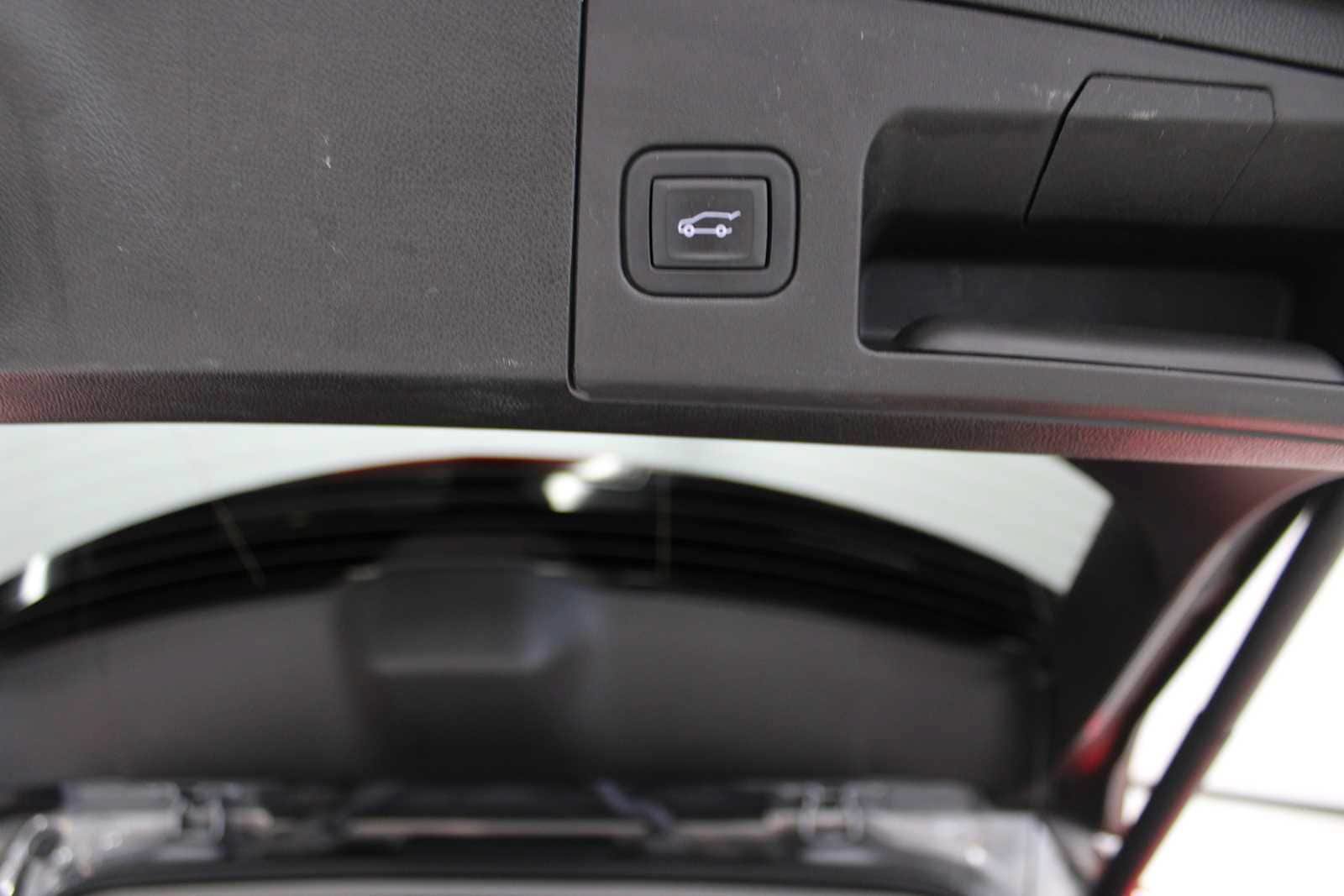 Used 2023 Cadillac XT4 Premium Luxury AWD/4WD image 13