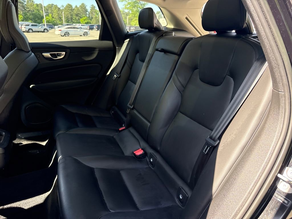 Used 2023 Volvo XC60 B5 Core FWD image 27