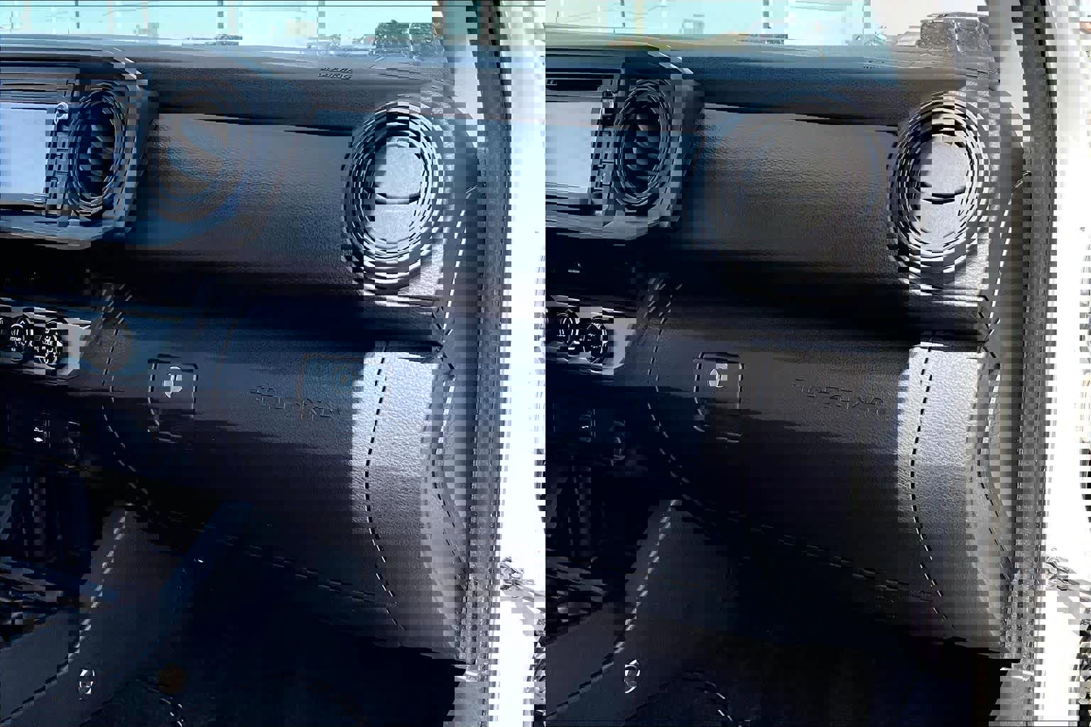 Used 2018 Toyota Tacoma SR image 16