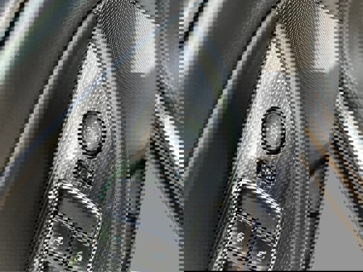 Used 2016 Chevrolet Impala LTZ FWD image 17