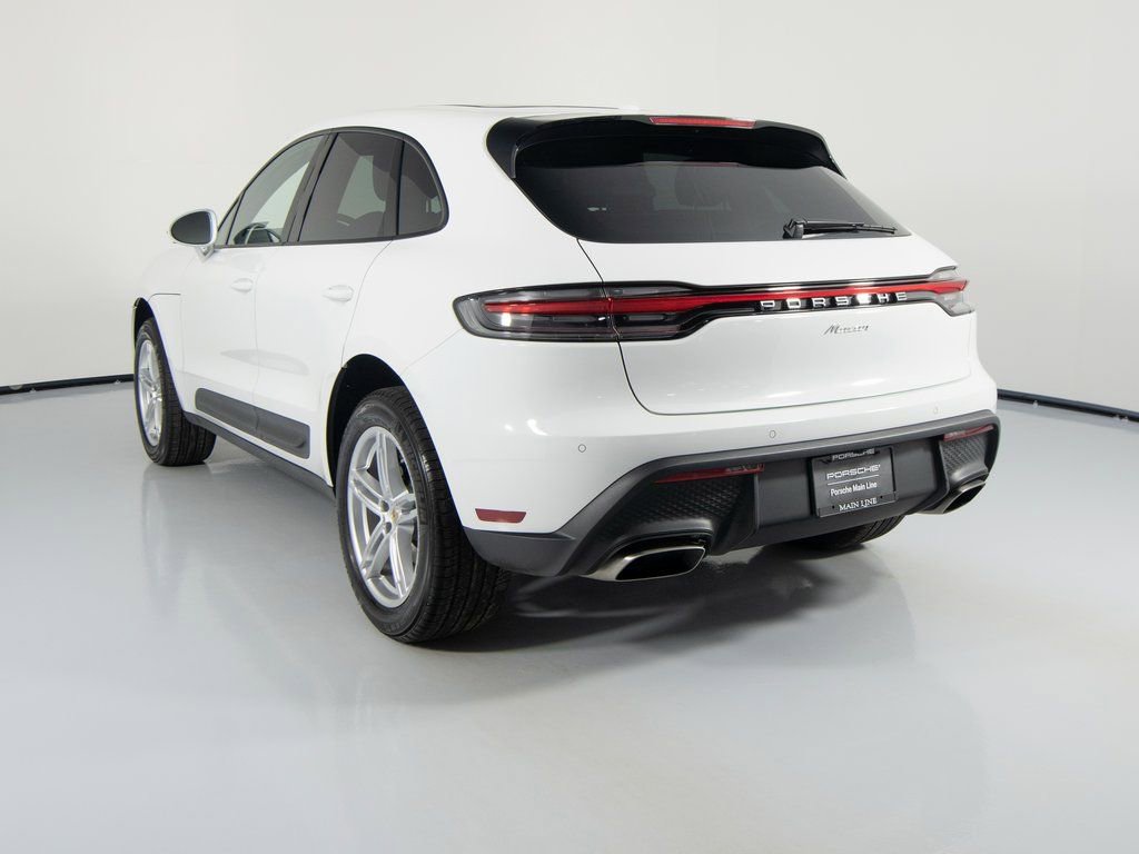 Certified 2025 Porsche Macan image 3