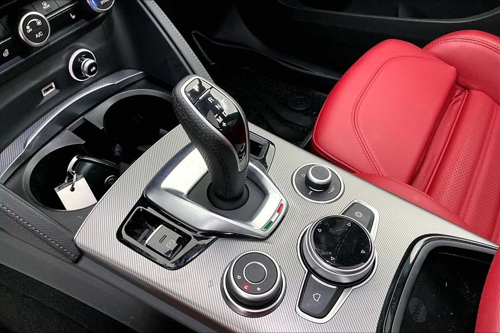 Used 2025 Alfa Romeo Stelvio Sprint w/ Veloce Package image 19