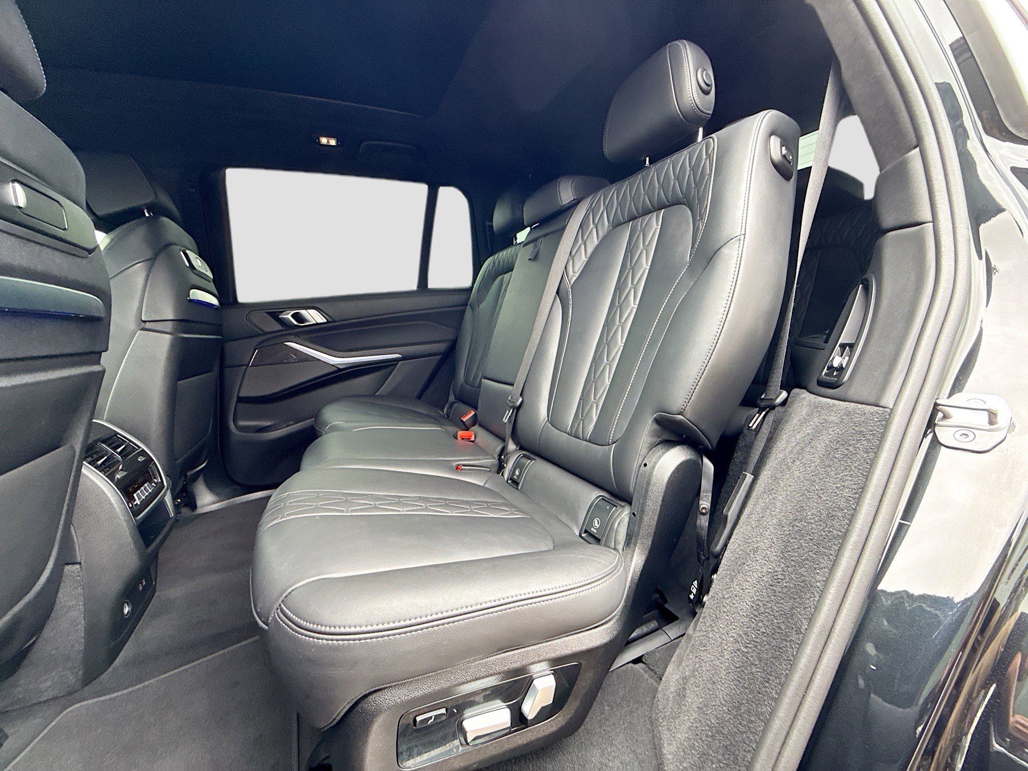 Used 2024 BMW X7 M60i w/ Executive Package image 23