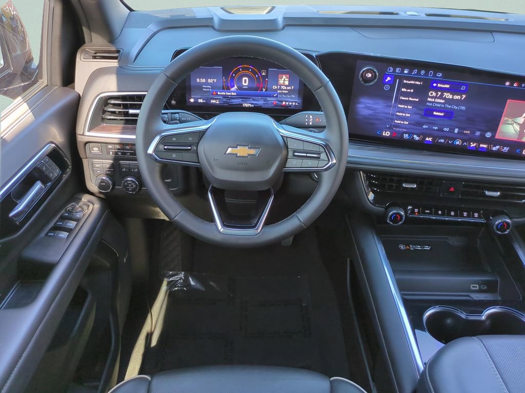 Used 2025 Chevrolet Suburban Premier image 12
