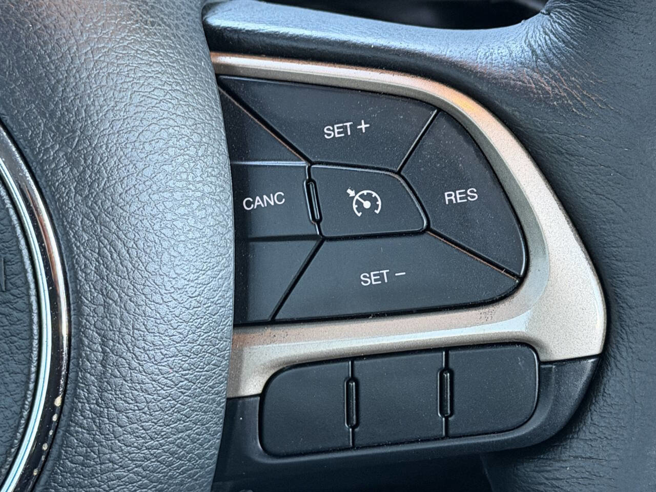 Used 2017 Jeep Renegade Latitude w/ Cold Weather Group AWD/4WD image 24