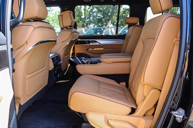 New 2023 Jeep Grand Wagoneer Series III image 23