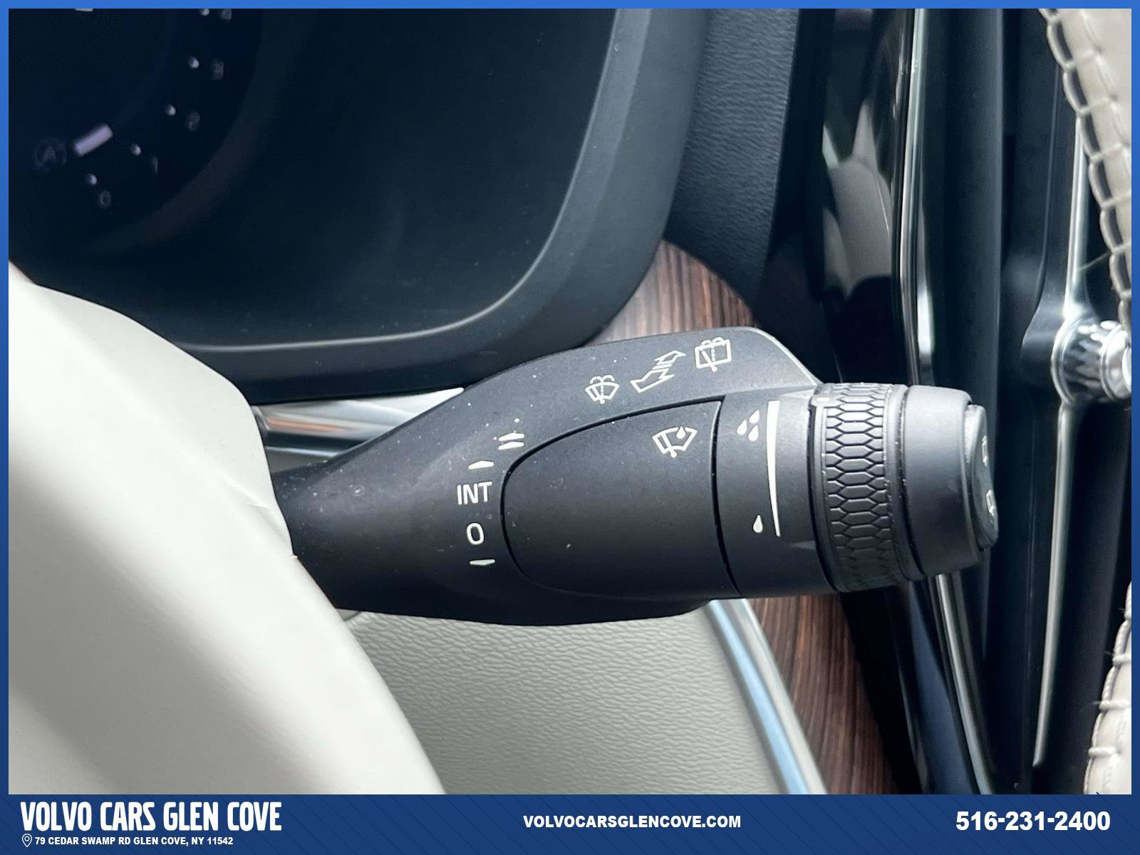 Used 2022 Volvo XC60 B5 Momentum w/ Climate Package AWD/4WD image 24