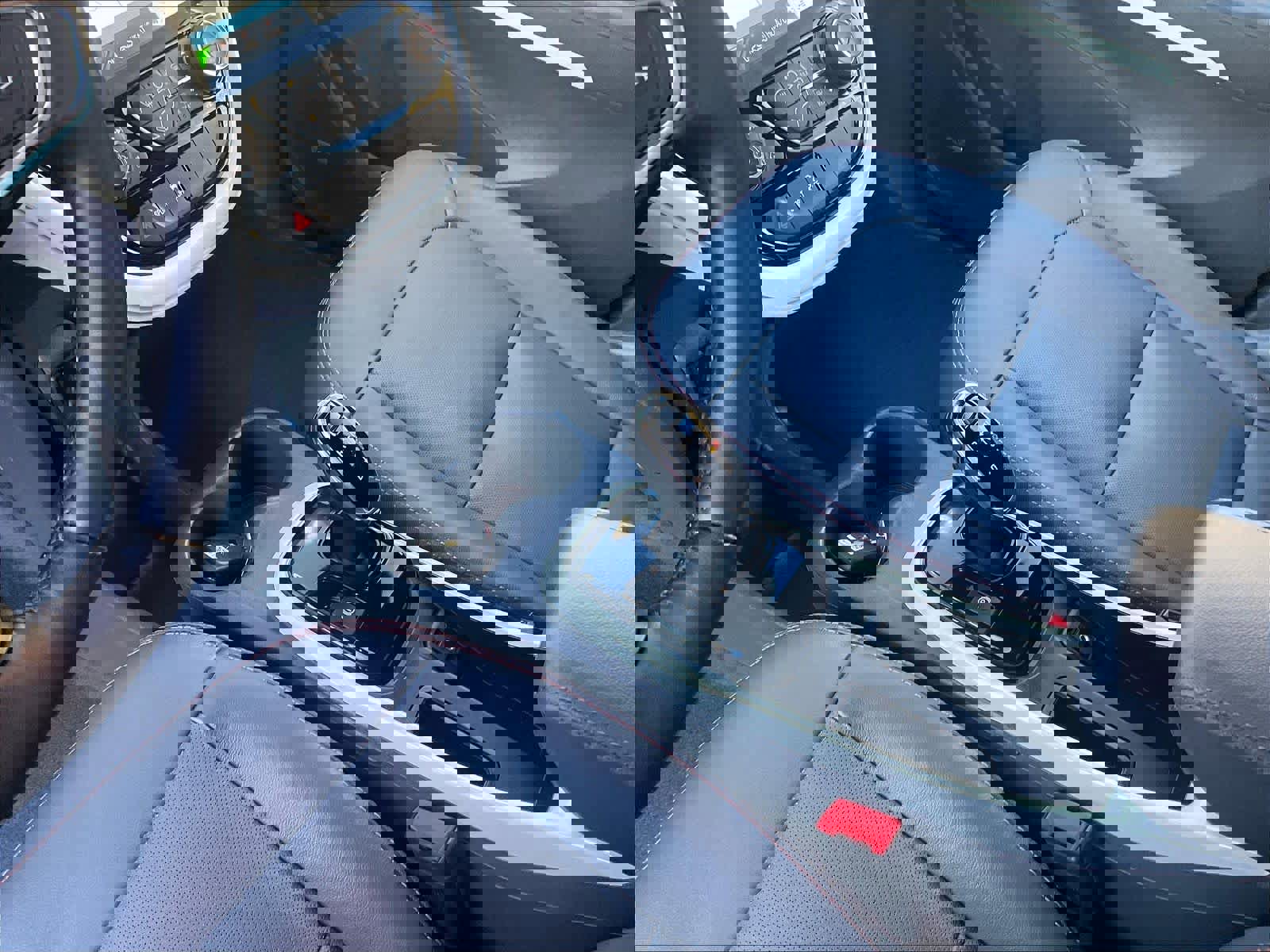 Used 2019 Chevrolet Bolt Premier w/ Infotainment Package image 7