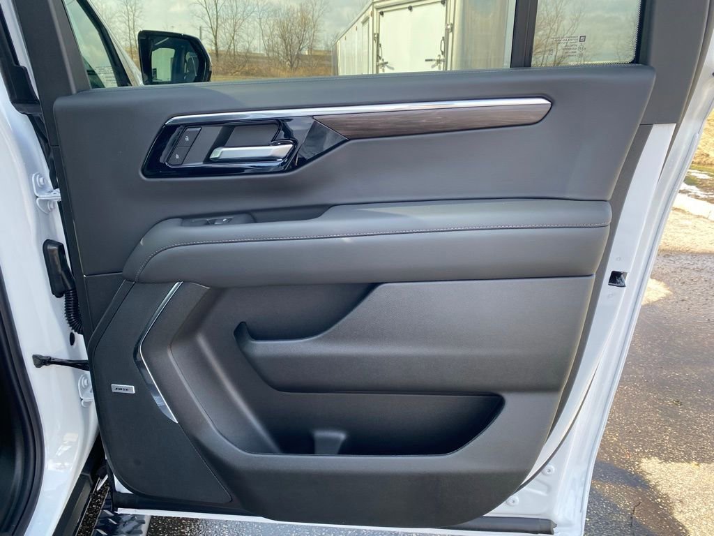New 2026 Chevrolet Suburban Z71 w/ Comfort Package image 27