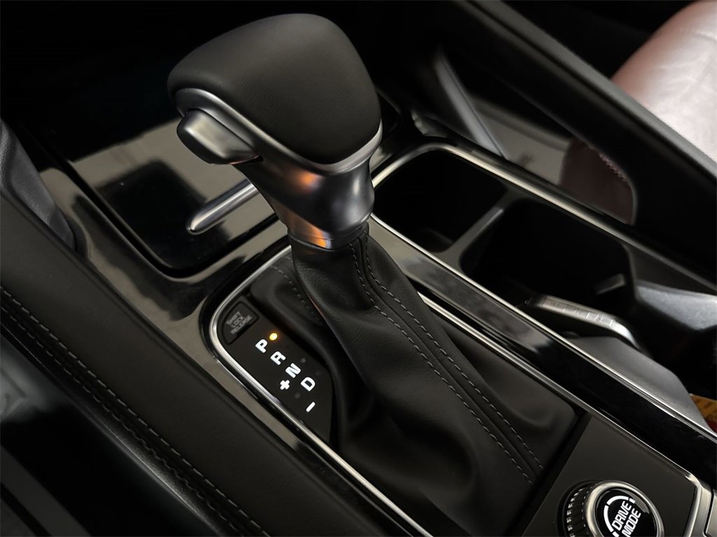 Used 2024 Kia Telluride EX w/ EX Captain's Chair Package image 17