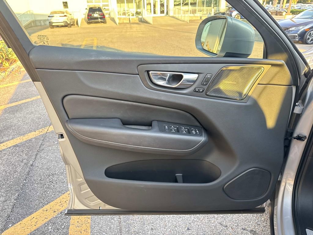 Used 2023 Volvo XC60 B5 Ultimate w/ Protection Package Premier image 20