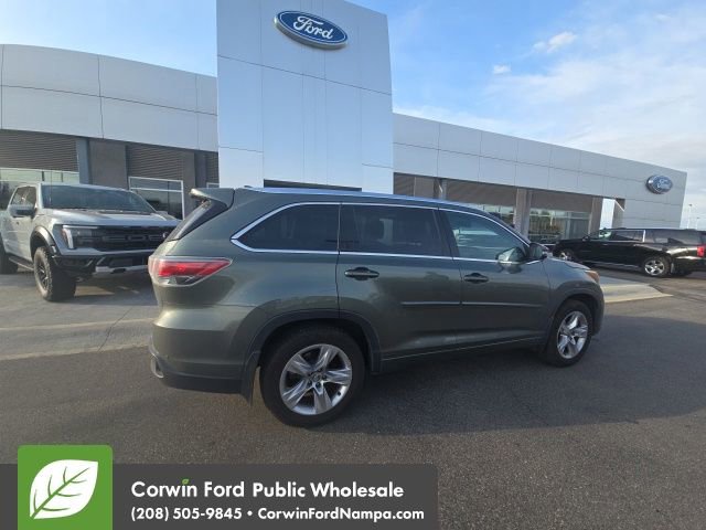 Used 2016 Toyota Highlander Limited w/ Driver Technology Package AWD/4WD image 4